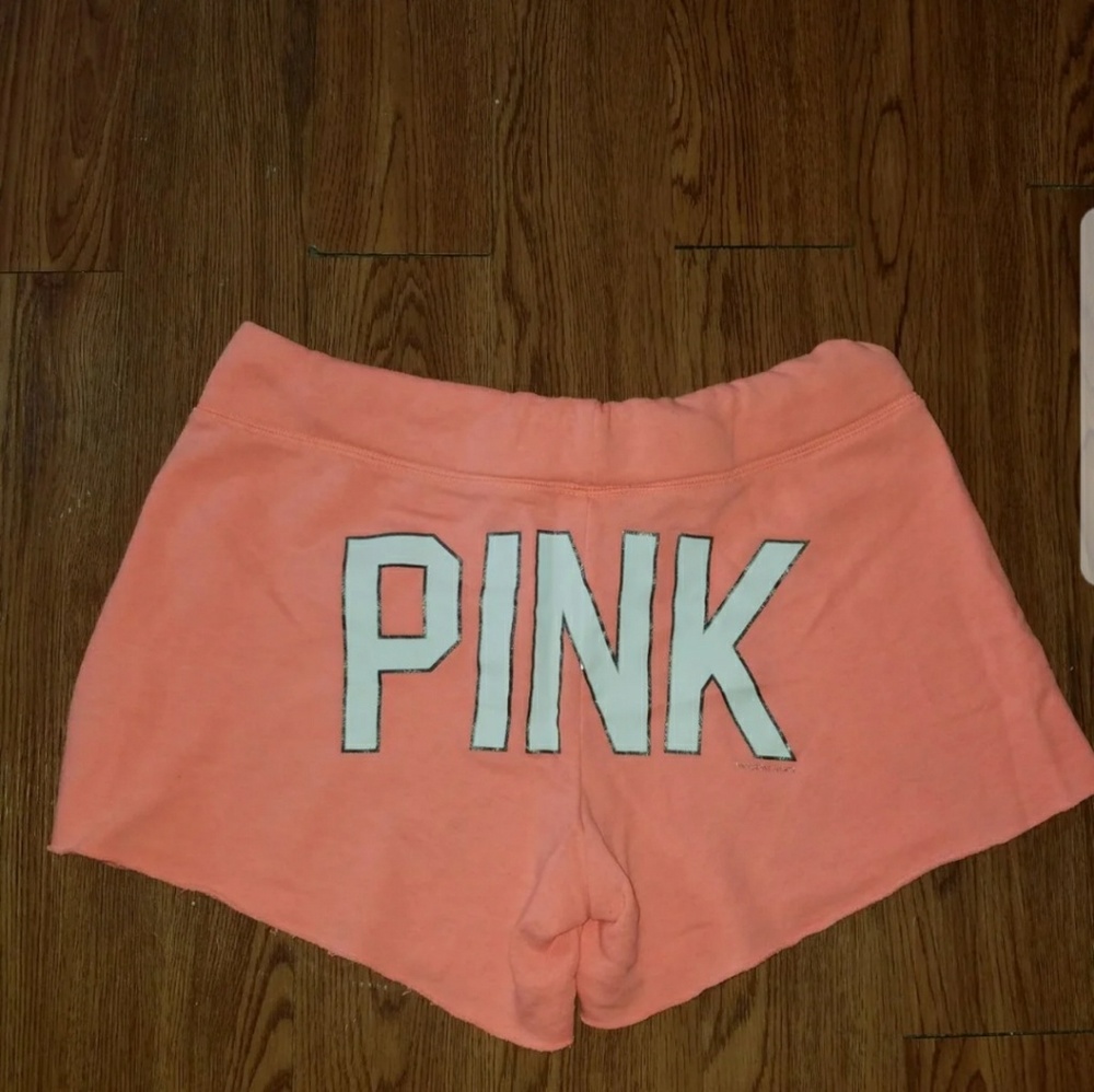 Vs Pink Logo shorts